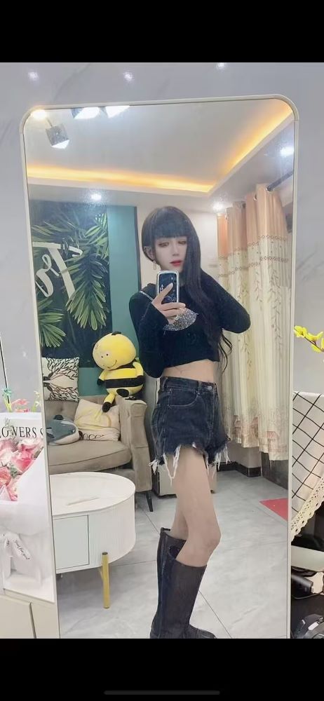 她本人